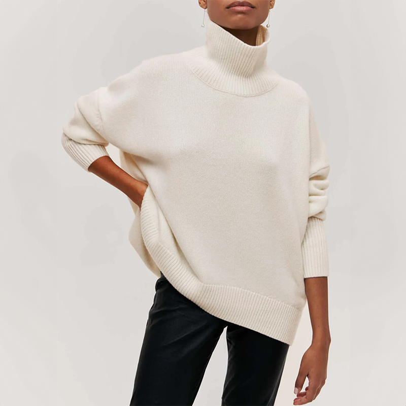 LOLA - Cozy Turtleneck