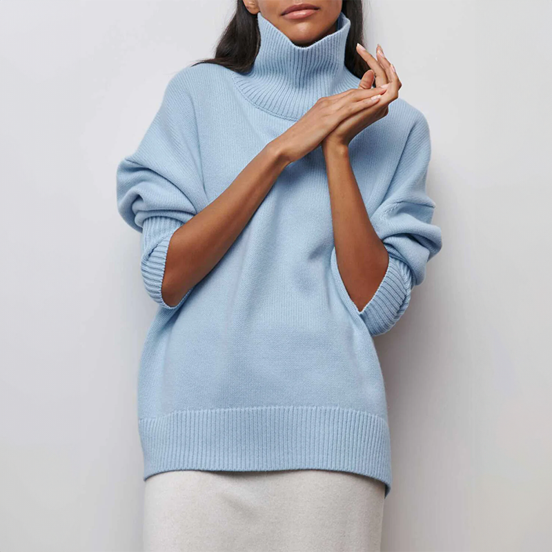 LOLA - Cozy Turtleneck