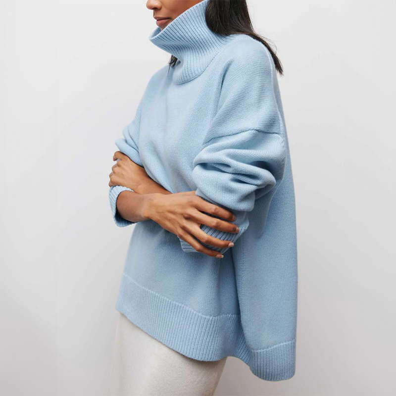 LOLA - Cozy Turtleneck