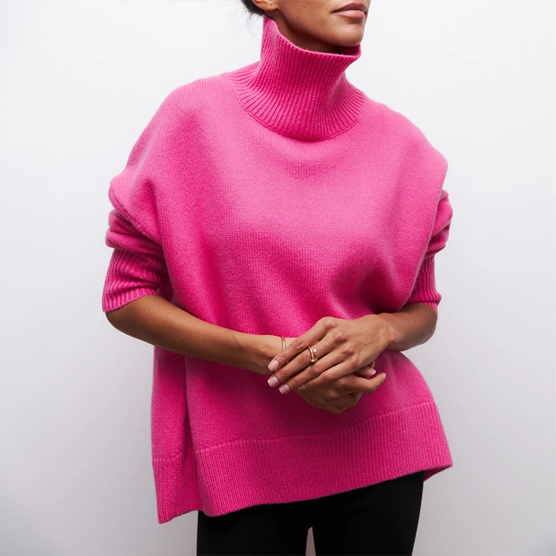LOLA - Cozy Turtleneck